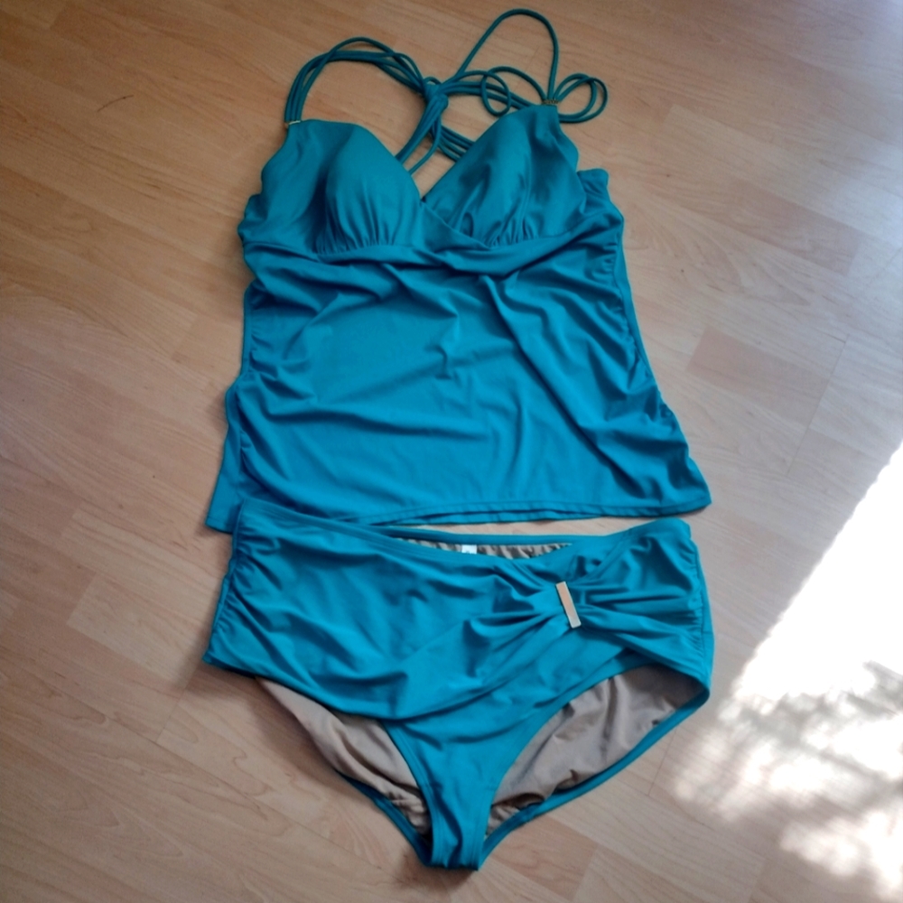 Cacique tankini top 42DD. Bottom size is 26. - Picture 1 of 6